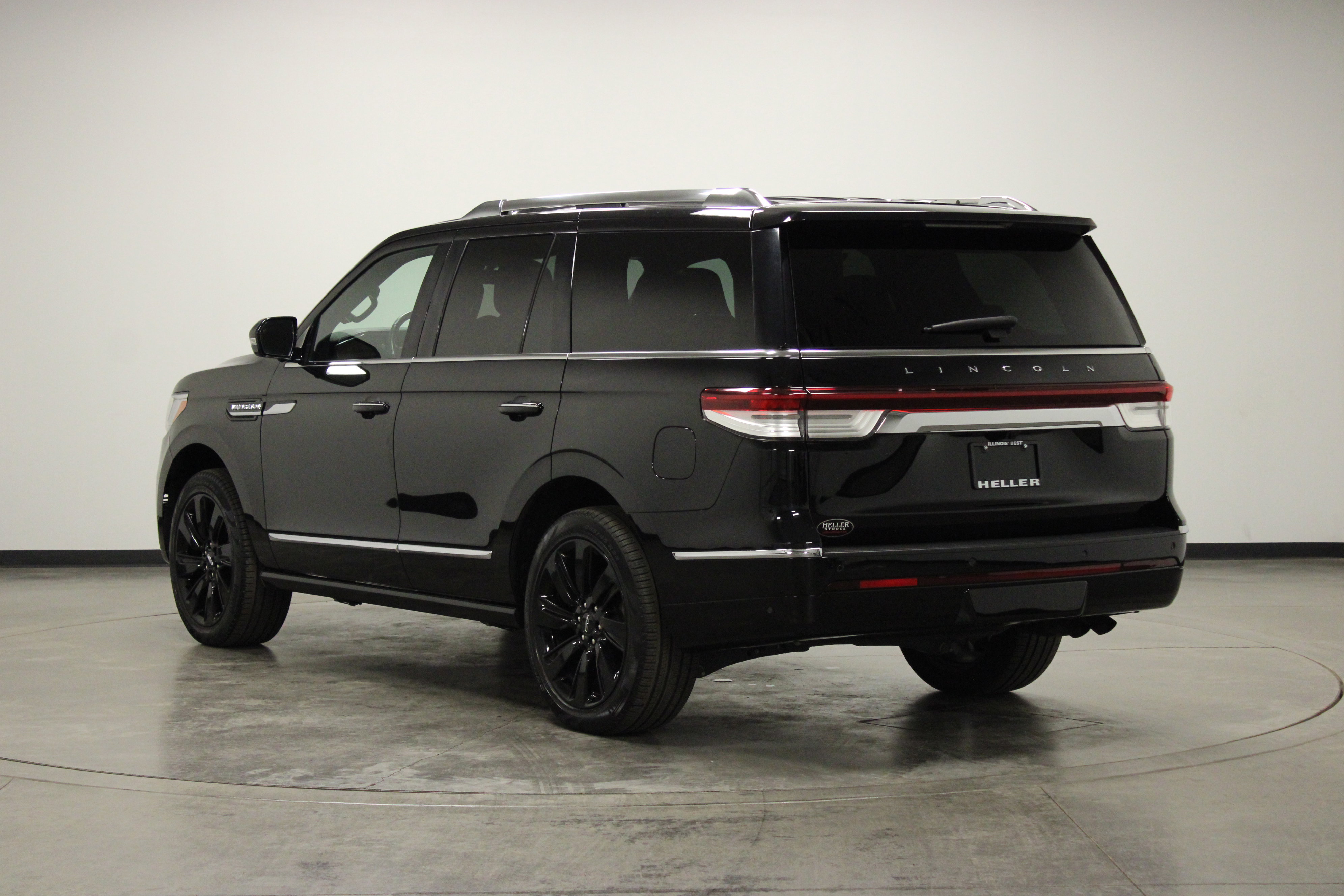 Used 2024 Lincoln Navigator Reserve image 6