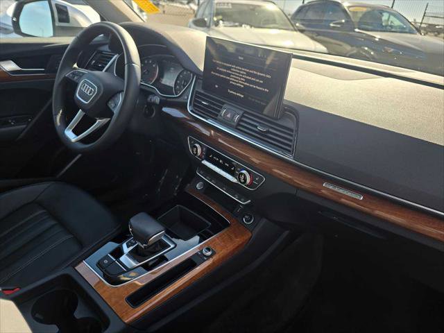 Used 2023 Audi Q5 2.0T Premium w/ Convenience Package image 12