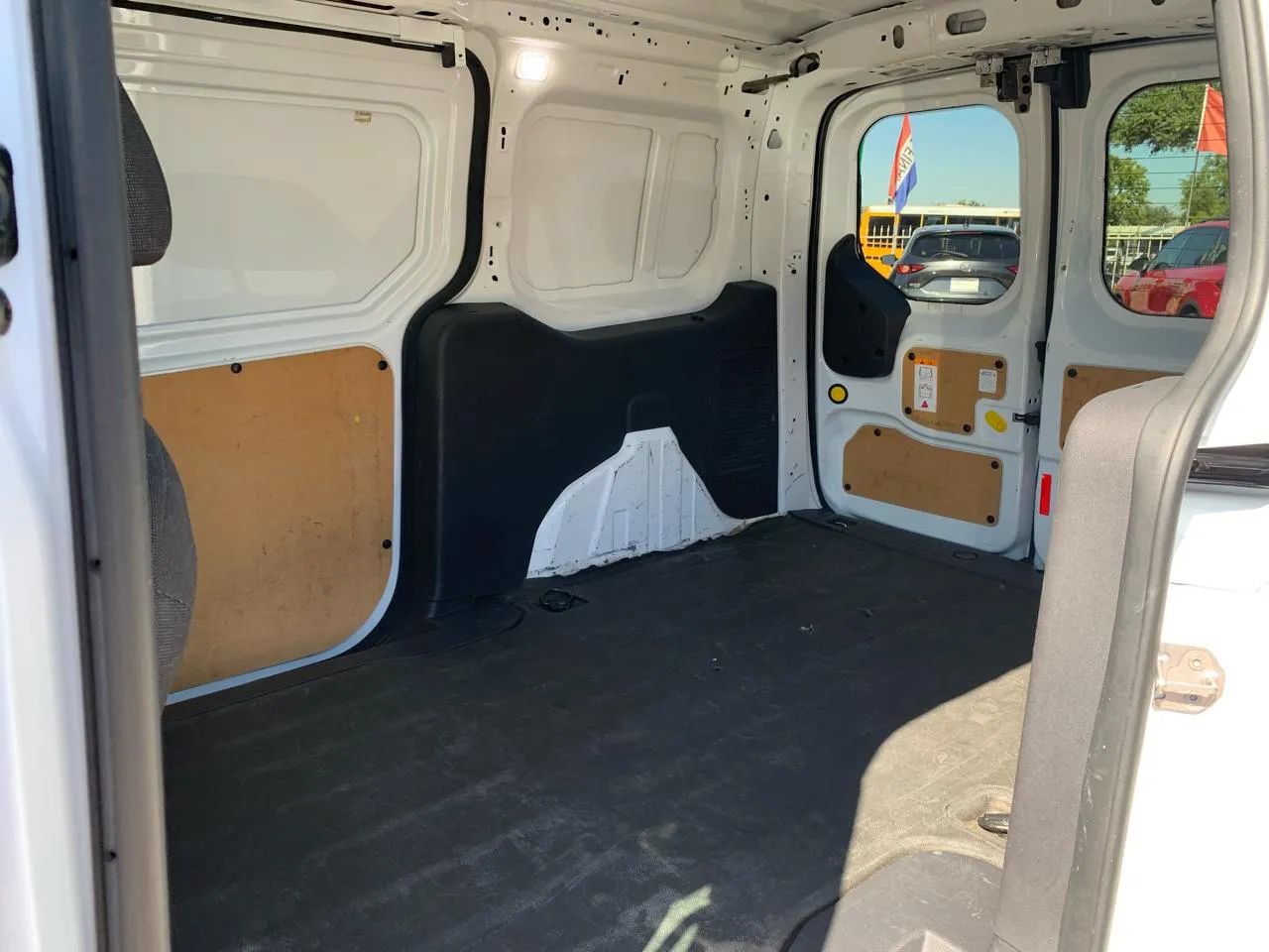 Used 2018 Ford Transit Connect XLT FWD image 10