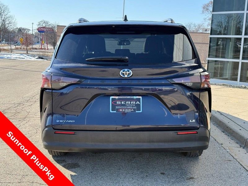 Used 2025 Toyota Sienna LE w/ LE Plus Package image 4