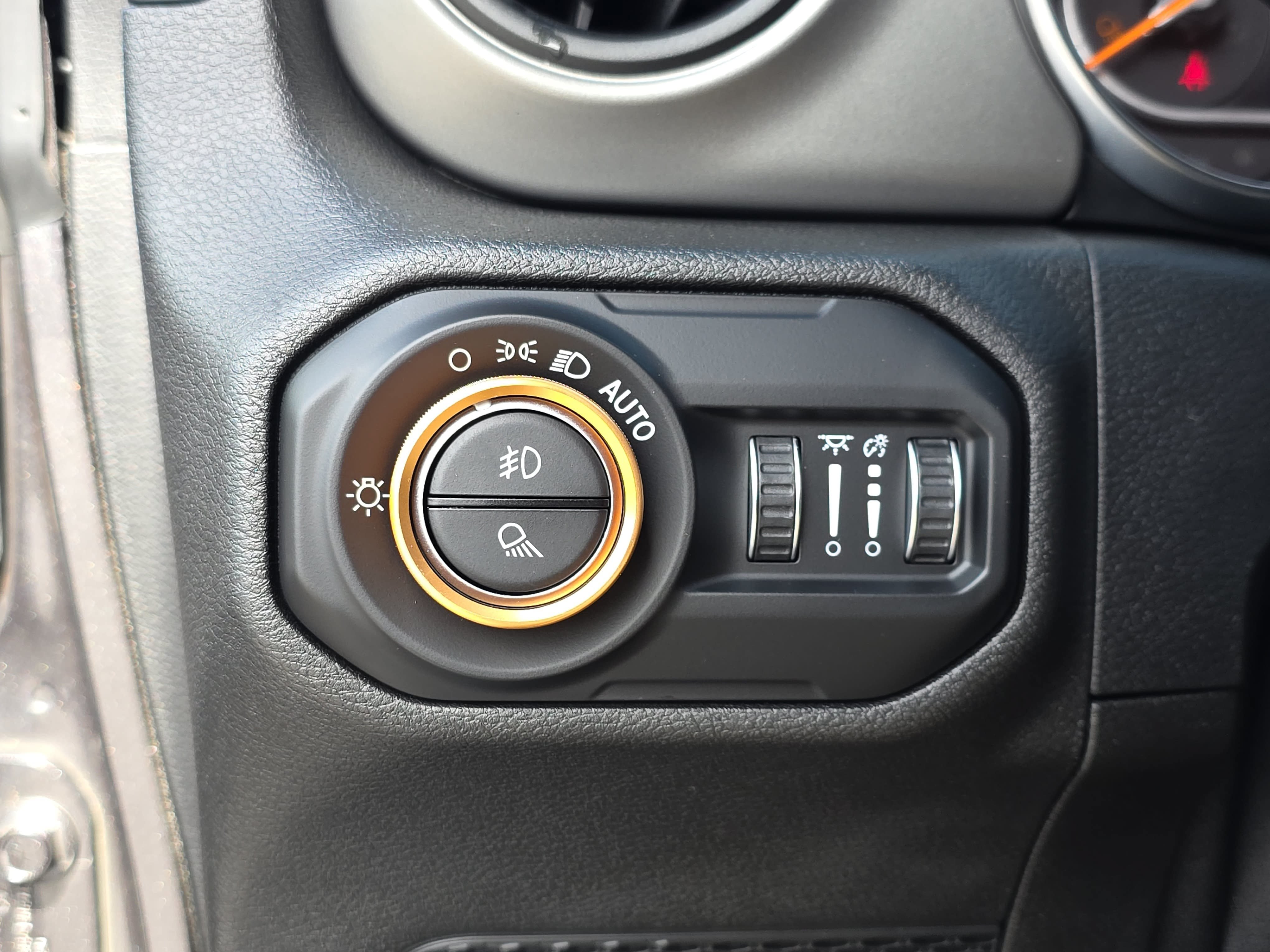 Certified 2021 Jeep Gladiator Sport AWD/4WD image 23