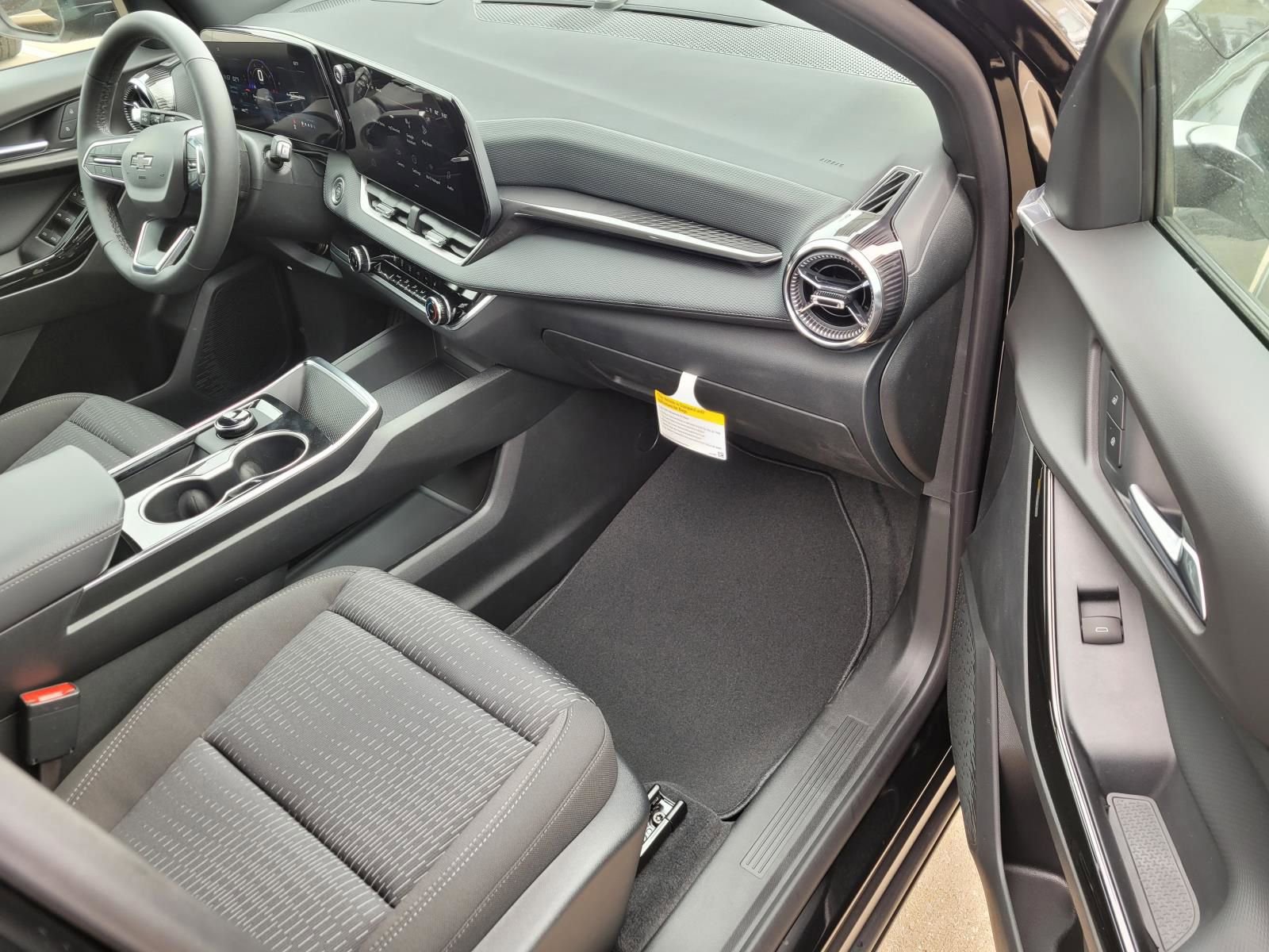 New 2026 Chevrolet Equinox LT w/ Midnight Edition AWD/4WD image 6