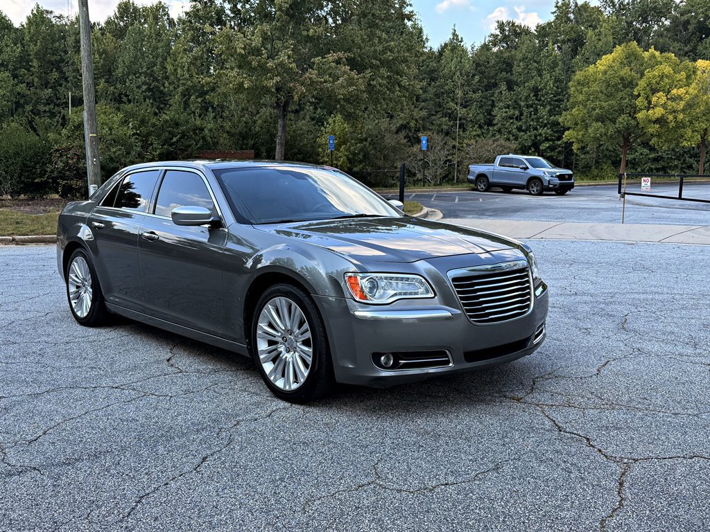 Used 2012 Chrysler 300 C Luxury Series w/ 19-Premium Speaker Group RWD image 3