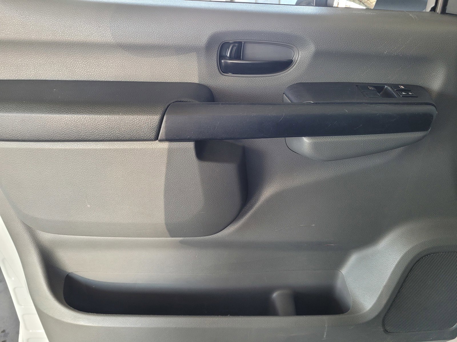 Used 2019 Nissan NV 2500 SL image 17