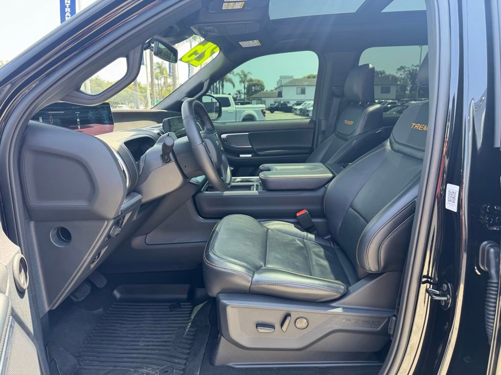 Used 2025 Ford Expedition Tremor AWD/4WD image 27