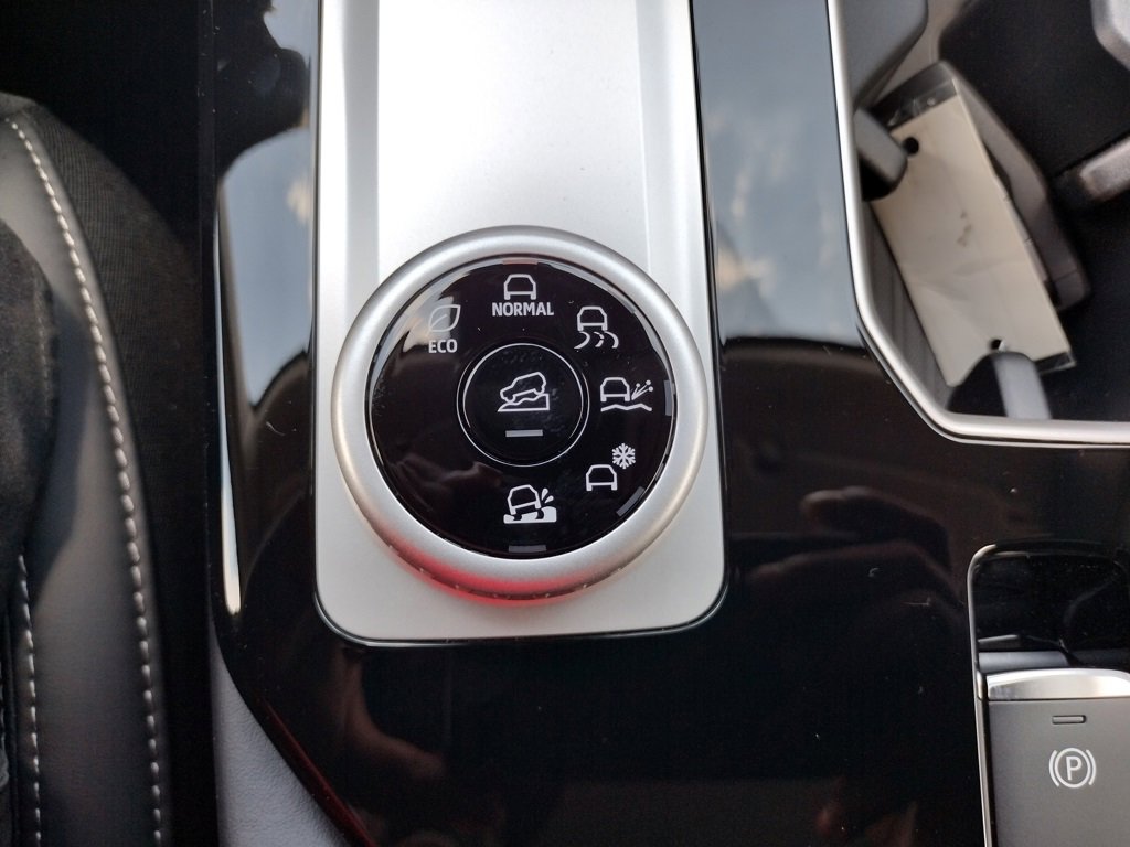 New 2025 Mitsubishi Outlander SE image 13