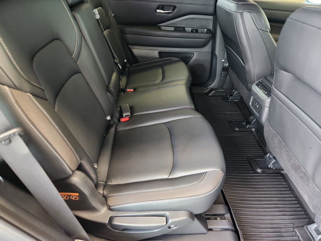 Used 2023 Nissan Pathfinder SL w/ Cargo Package image 30