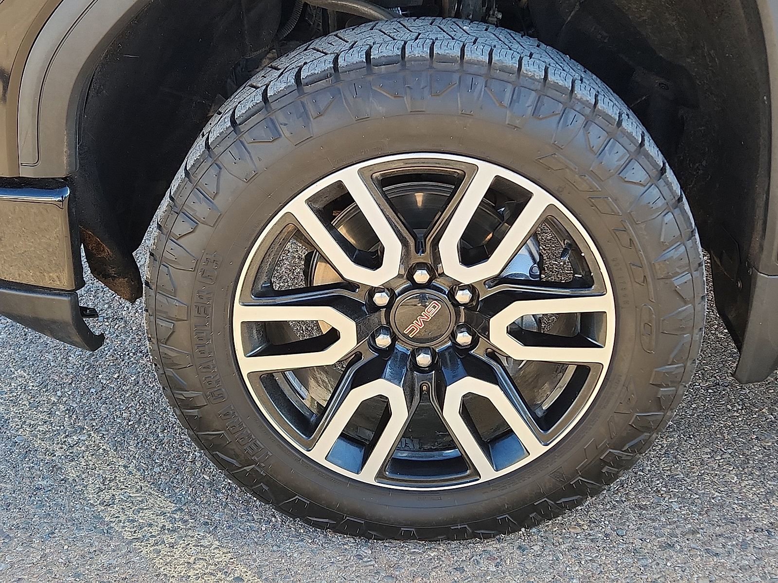 Used 2024 GMC Sierra 1500 AT4 w/ Technology Package image 7