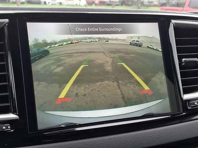 Used 2024 Chrysler Pacifica Touring-L FWD image 18