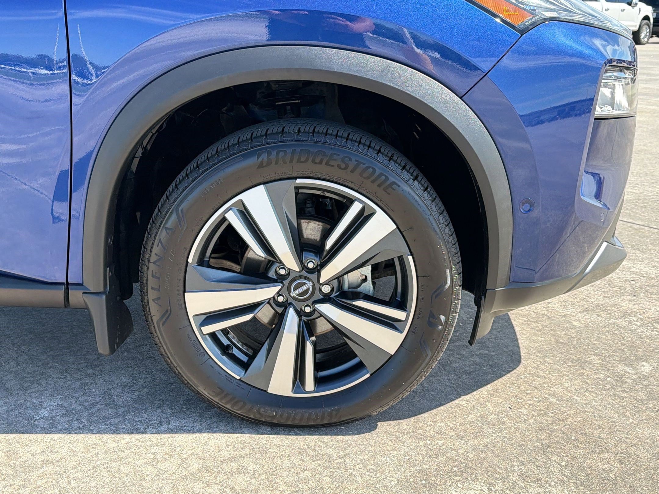 Used 2023 Nissan Rogue SL w/ SL Premium Package image 12