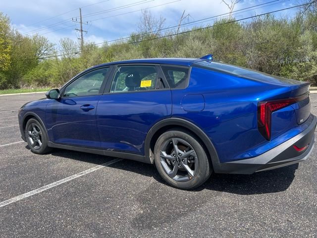 Used 2025 Kia K4 LXS FWD image 3
