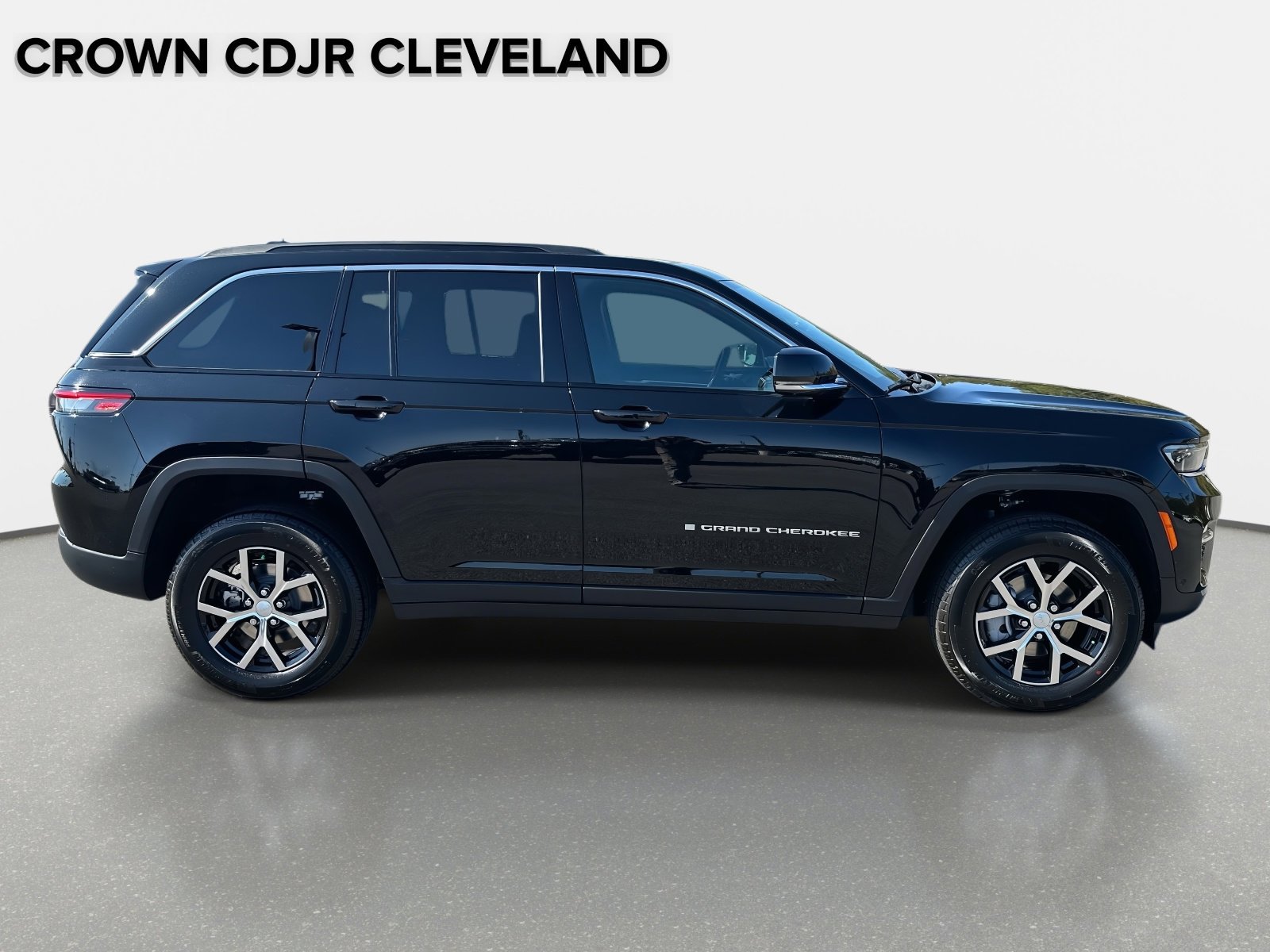 New 2025 Jeep Grand Cherokee Limited w/ Luxury Tech Group II AWD/4WD image 3