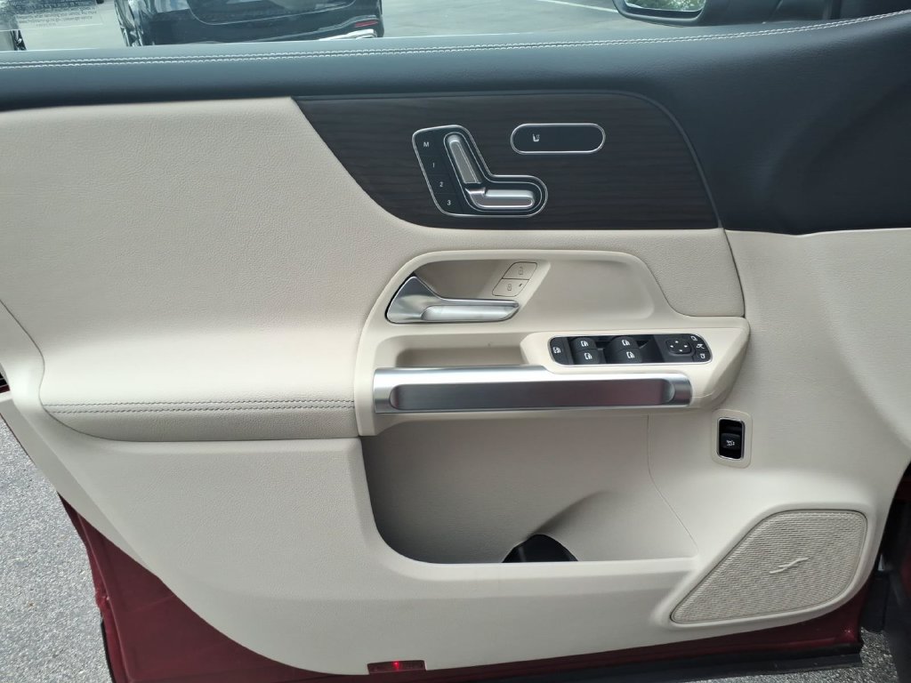 New 2026 Mercedes-Benz GLB 250 4MATIC image 11