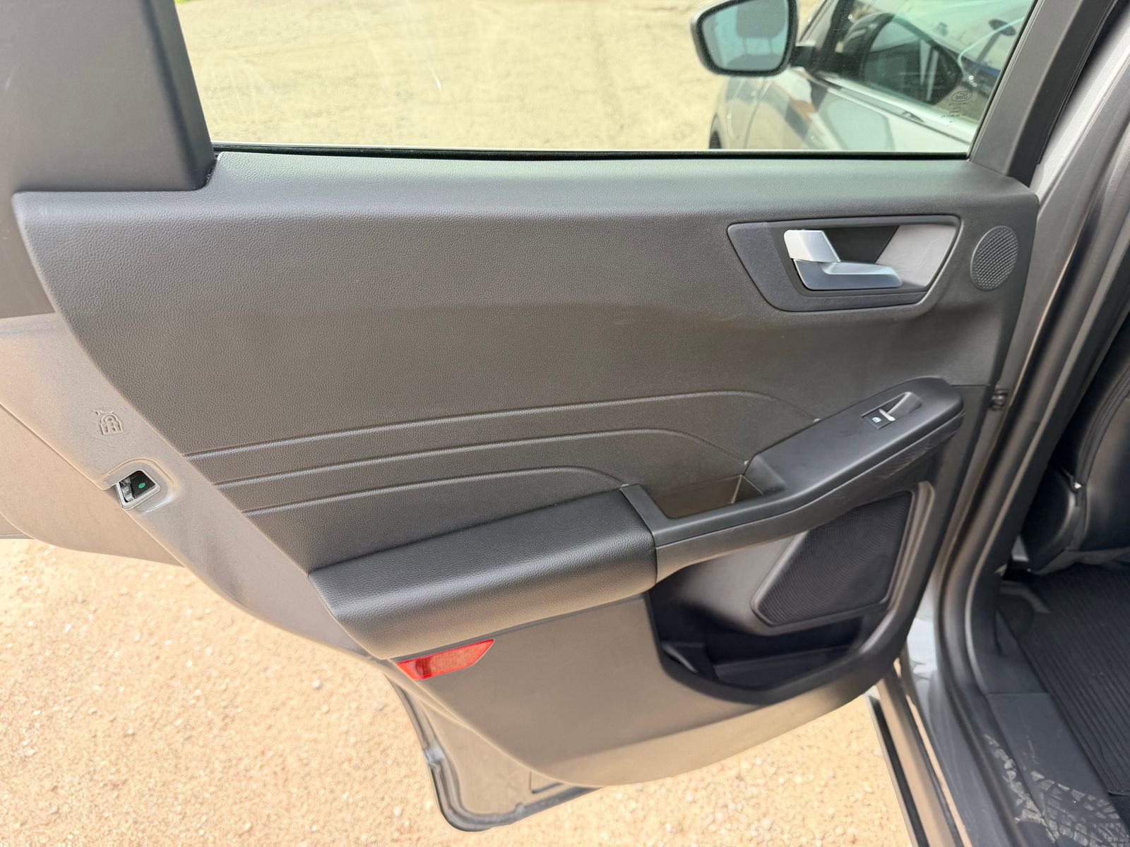 Certified 2024 Ford Escape SE w/ PHEV Premium Package FWD image 20