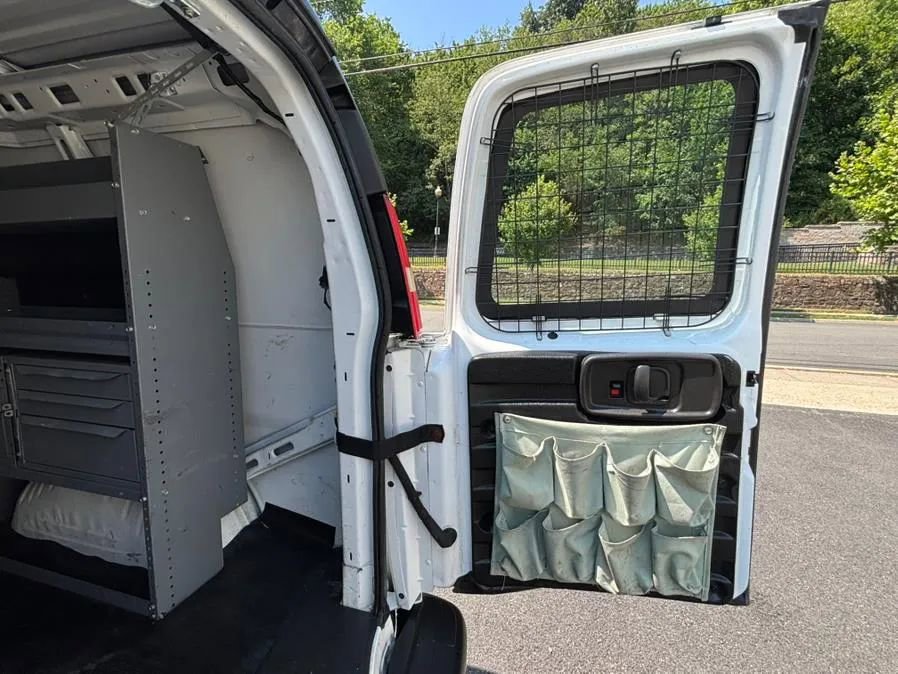 Used 2011 Chevrolet Express 2500 image 22