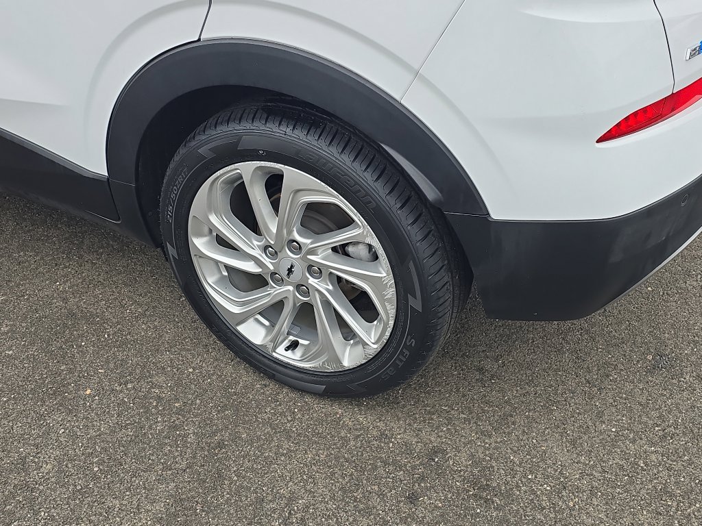 Used 2023 Chevrolet Bolt EUV LT w/ Driver Confidence Package image 11