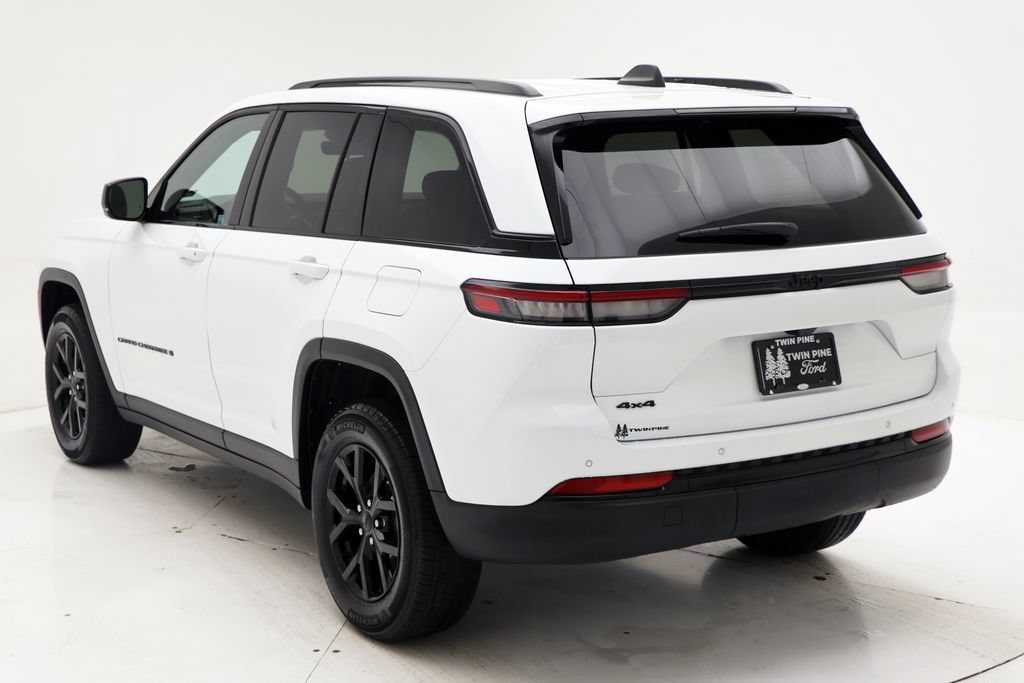 Used 2025 Jeep Grand Cherokee Altitude AWD/4WD image 6