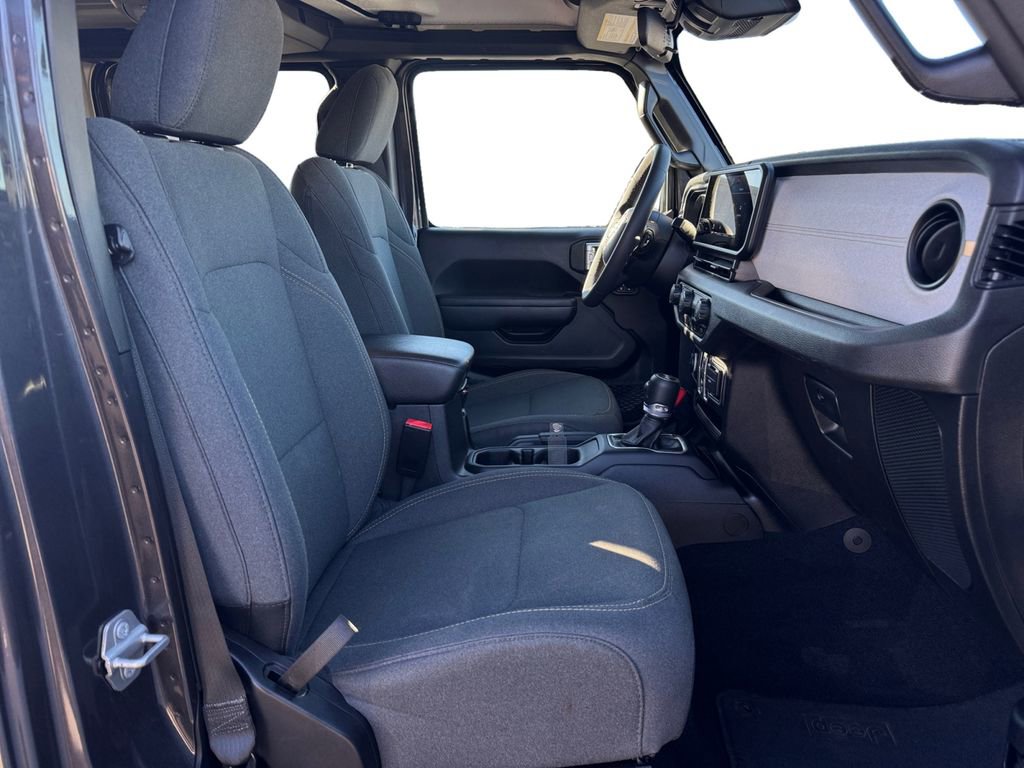 Used 2025 Jeep Wrangler Sport S image 15