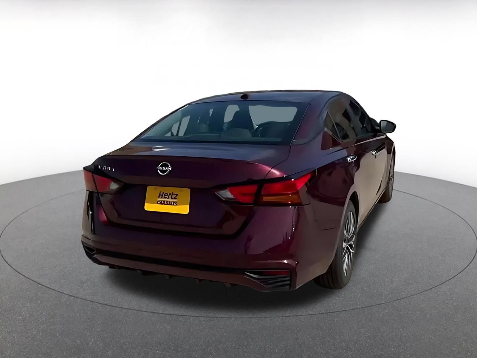 Used 2025 Nissan Altima 2.5 SV FWD image 11