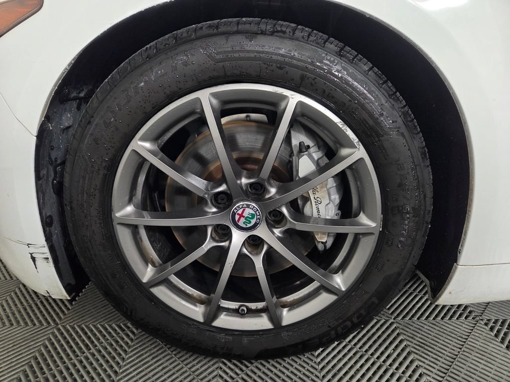 Used 2020 Alfa Romeo Giulia RWD image 7