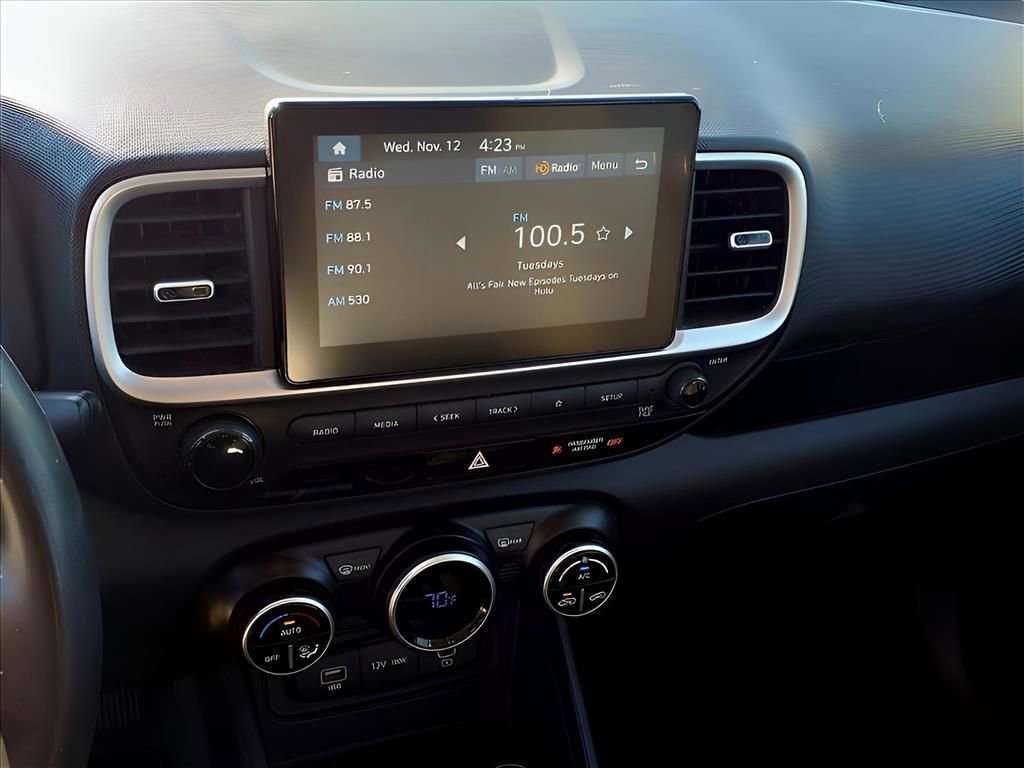 Used 2023 Hyundai Venue SEL image 8