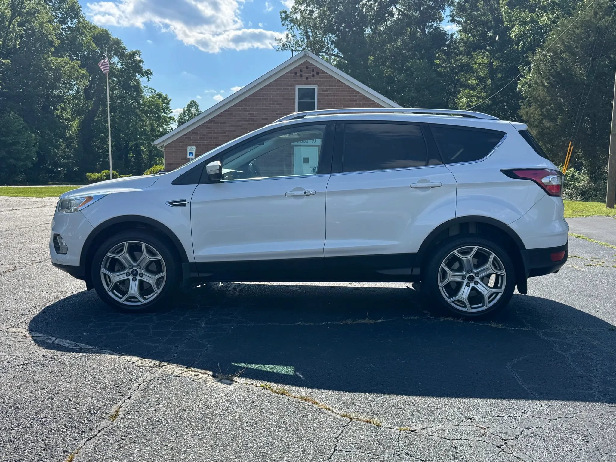 Used 2017 Ford Escape Titanium w/ Equipment Group 301A AWD/4WD image 4
