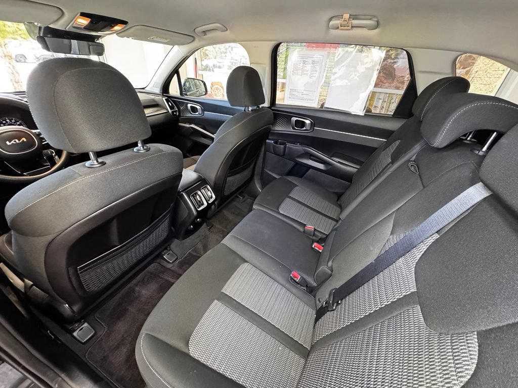 Used 2023 Kia Sorento LX AWD/4WD image 41