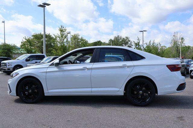 New 2025 Volkswagen Jetta SE image 4