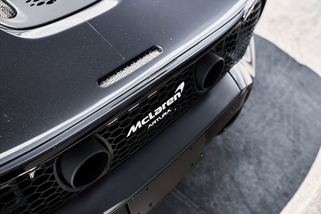 Used 2024 McLaren Artura RWD image 15