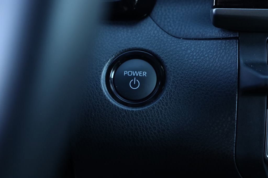 Used 2025 Toyota Camry SE image 28