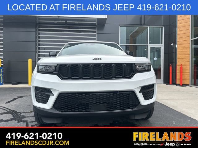 Used 2023 Jeep Grand Cherokee Altitude image 2