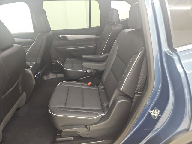 Used 2025 Buick Enclave Preferred image 3