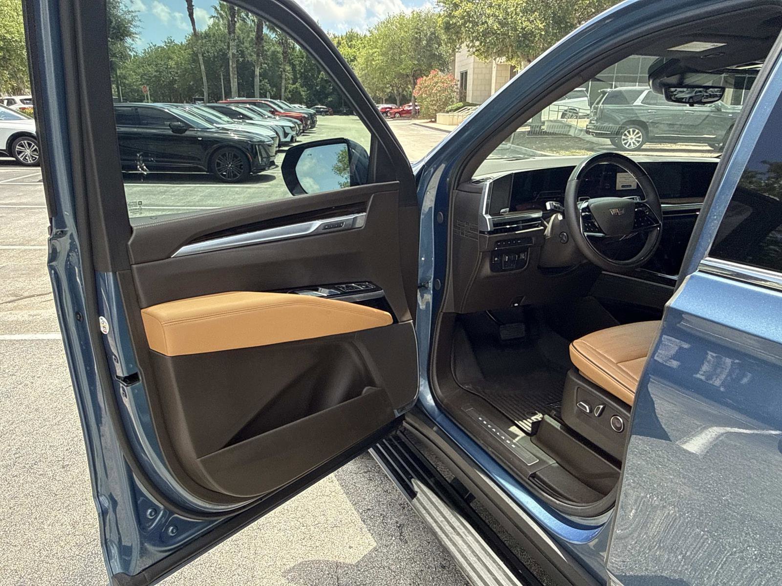 Certified 2025 Cadillac Escalade Premium Luxury w/ LPO, Floor Liner Package AWD/4WD image 19