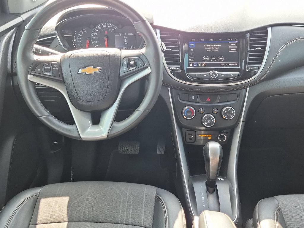 Used 2022 Chevrolet Trax LT w/ Midnight Edition FWD image 14