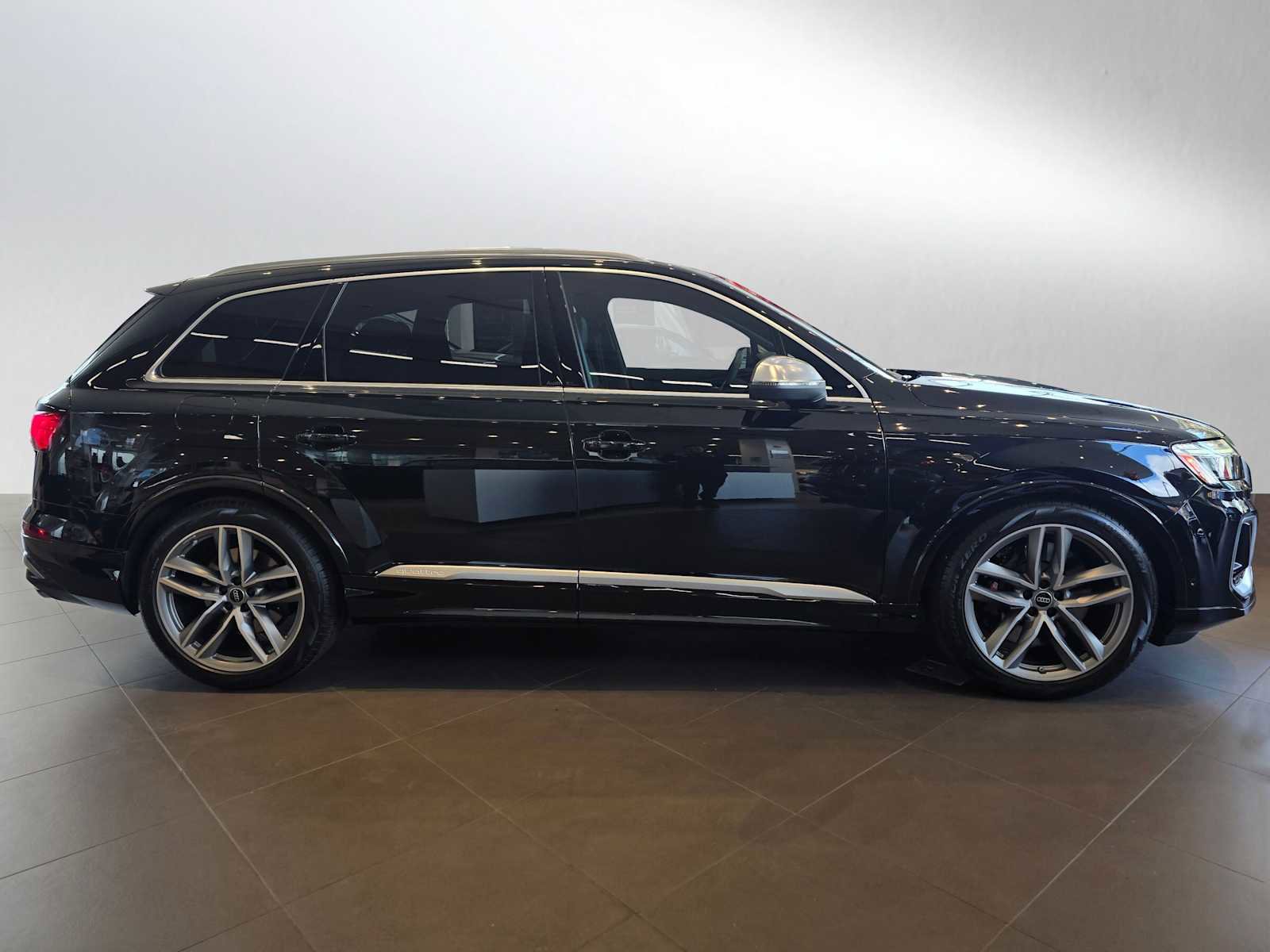 New 2025 Audi SQ7 Premium Plus image 2