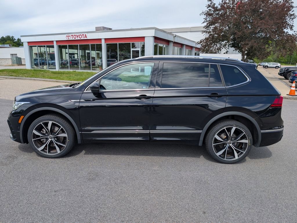 Used 2023 Volkswagen Tiguan SEL R-Line AWD/4WD image 2