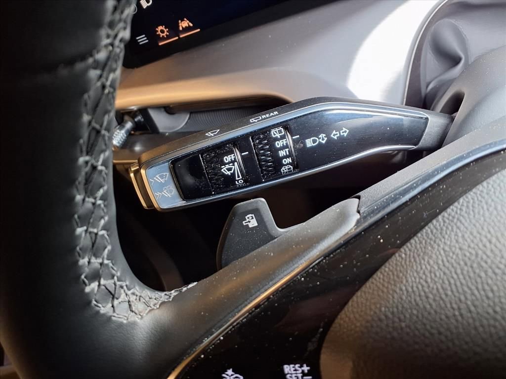 Used 2026 Cadillac Vistiq Sport image 8