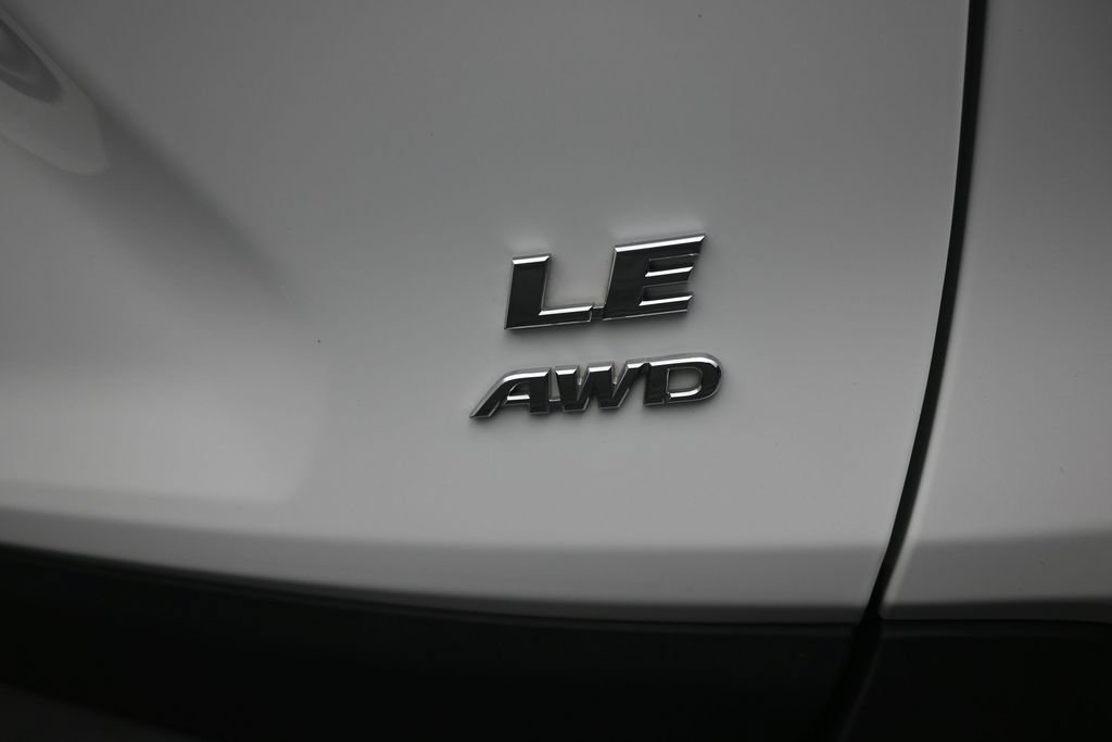 Used 2024 Toyota RAV4 LE AWD/4WD image 33