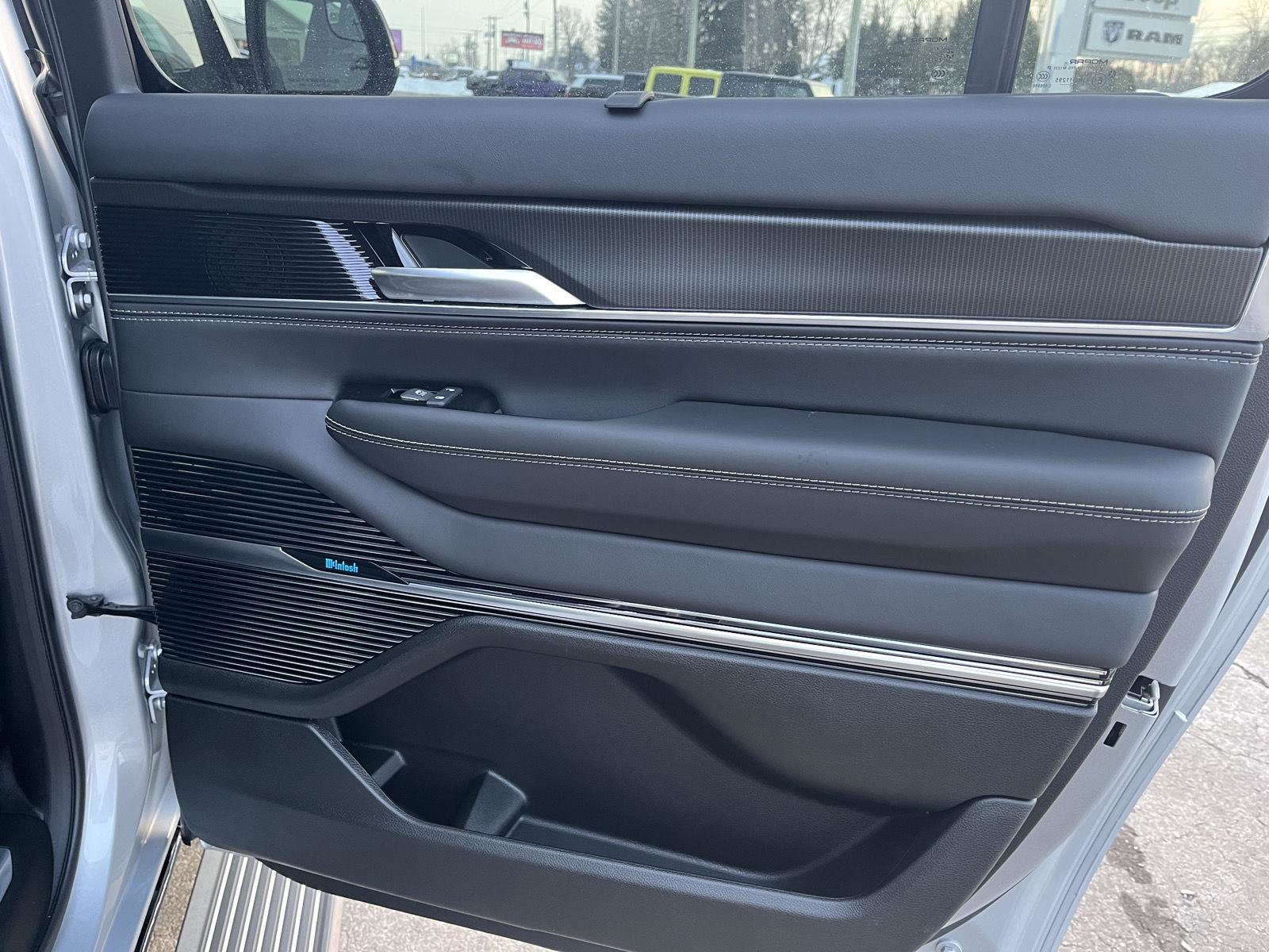 New 2026 Jeep Grand Wagoneer L Summit w/ Premium Group III image 37