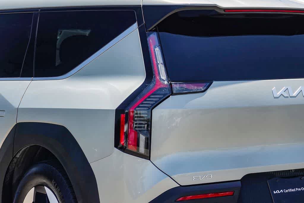 Certified 2024 Kia EV9 Light Long Range RWD image 7