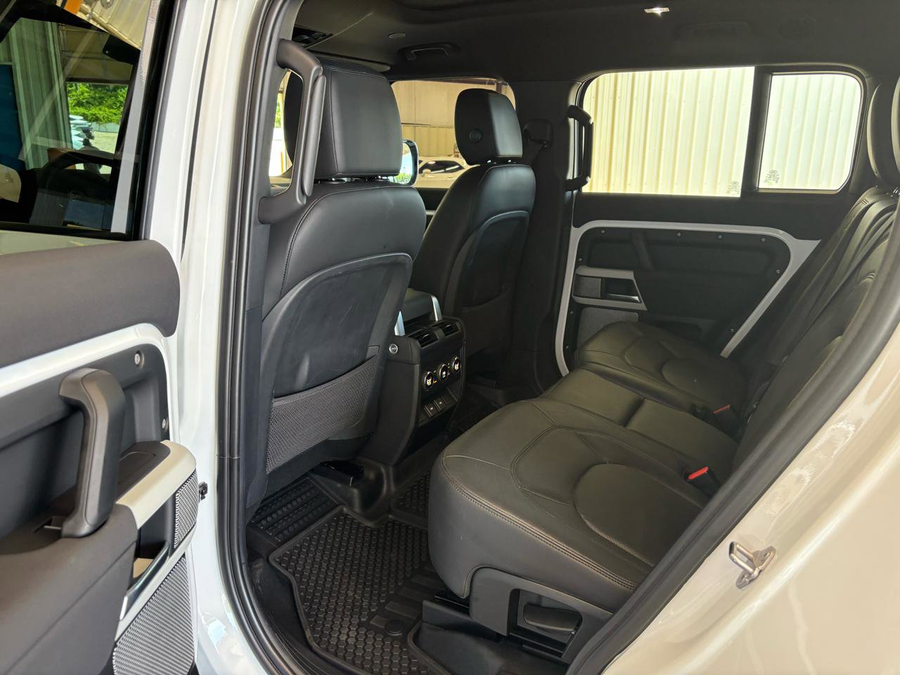 Used 2023 Land Rover Defender 130 SE image 30