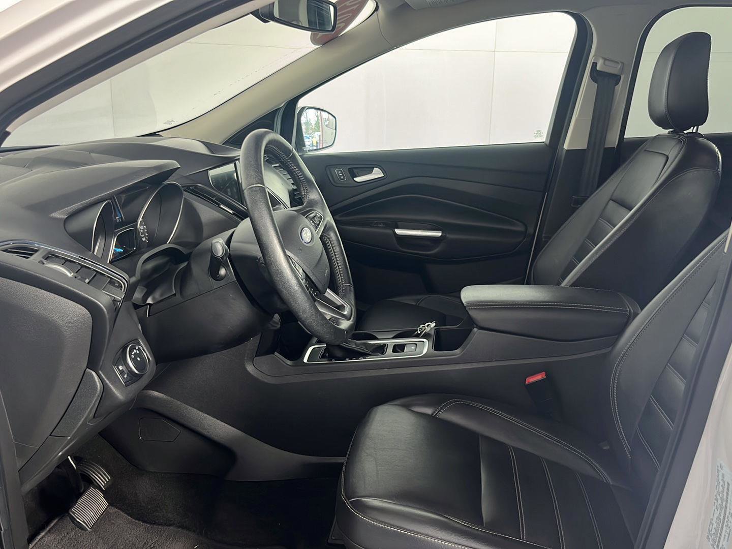 Used 2019 Ford Escape Titanium AWD/4WD image 11