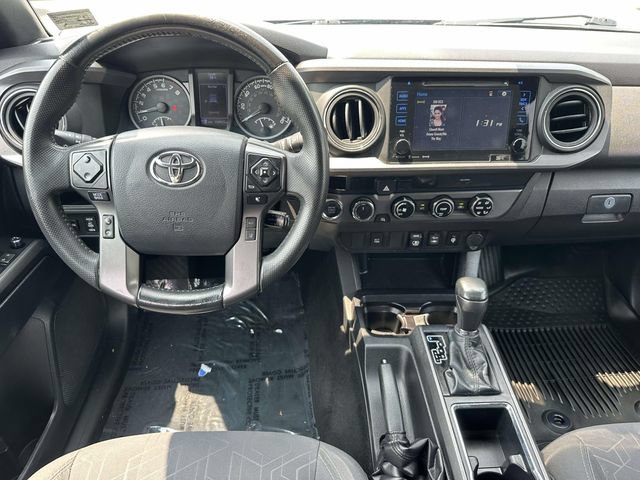 Used 2018 Toyota Tacoma TRD Sport AWD/4WD image 17