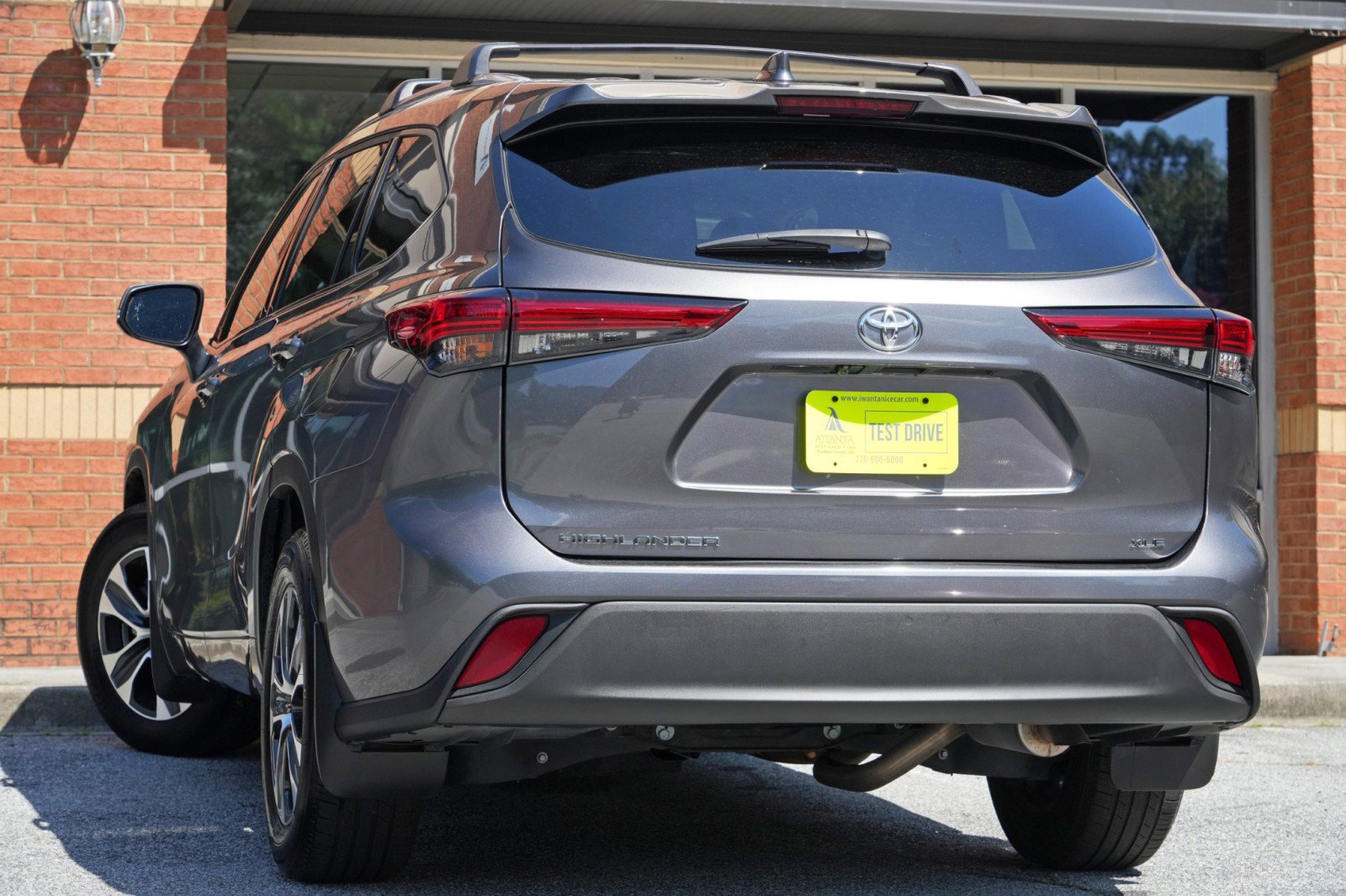 Used 2021 Toyota Highlander XLE FWD image 5