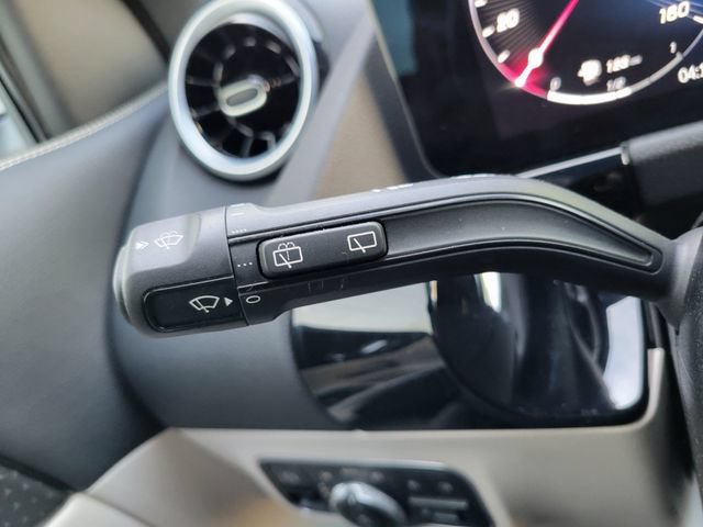 Used 2025 Mercedes-Benz GLA 250 4MATIC image 31