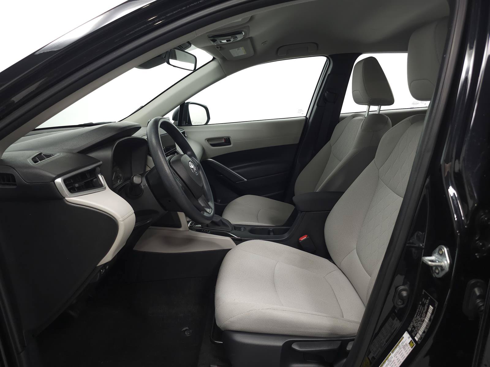 Certified 2023 Toyota Corolla Cross L AWD/4WD image 4