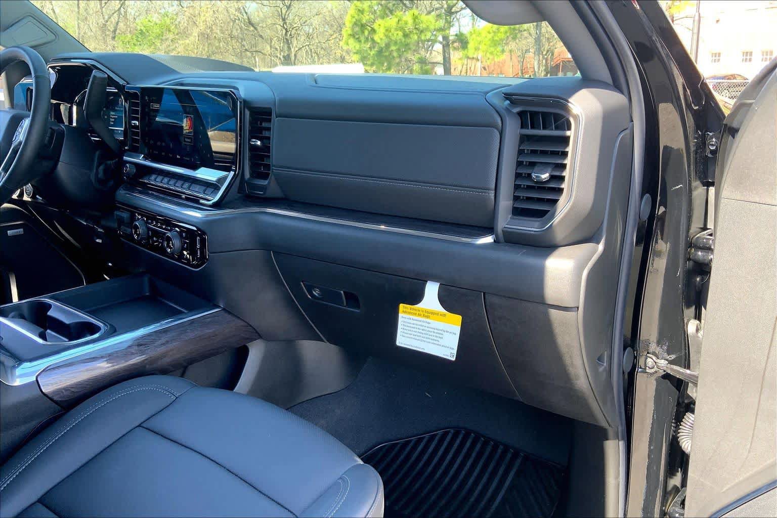 Used 2024 Chevrolet Silverado 2500 LTZ w/ LTZ Convenience Package image 19