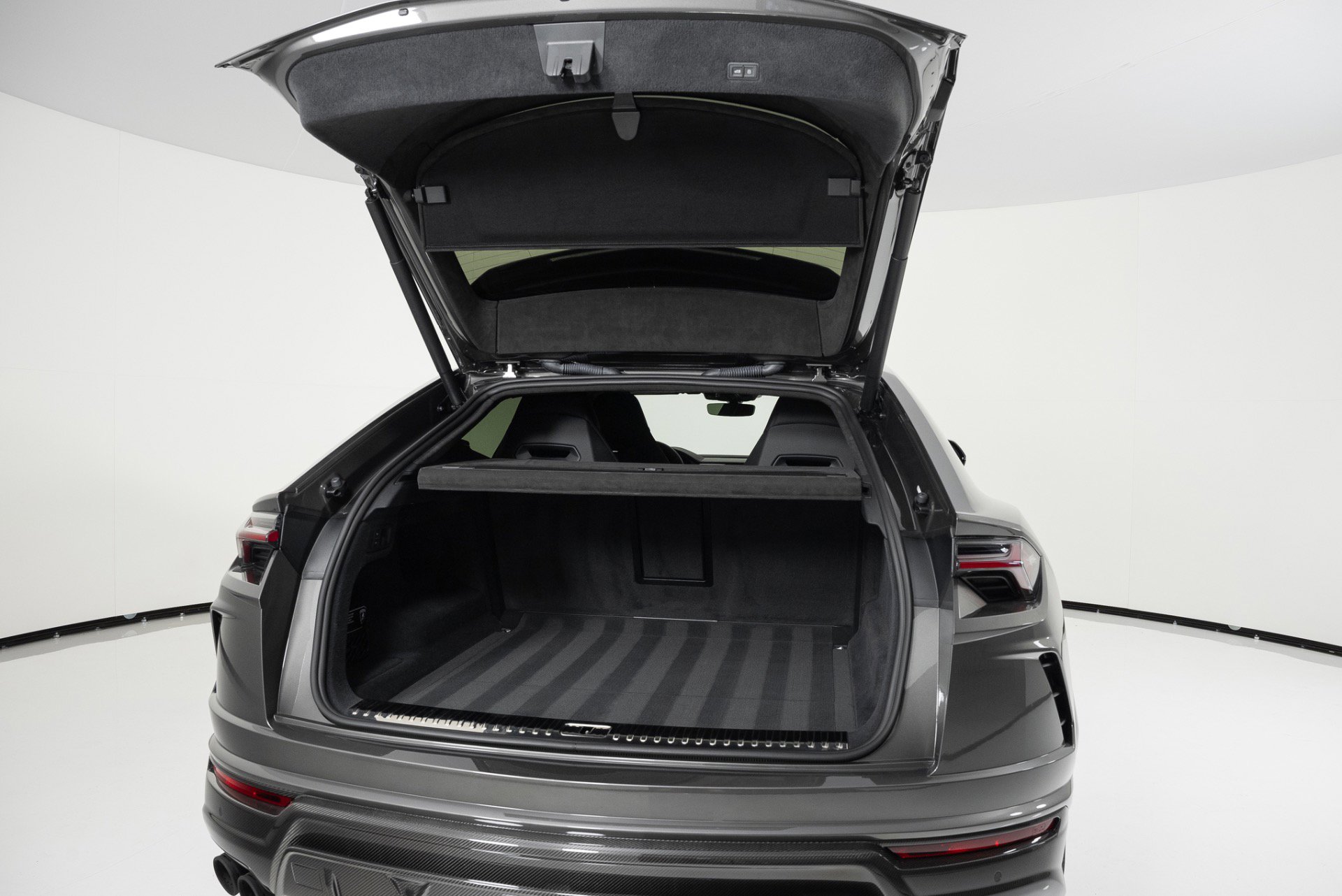 Used 2021 Lamborghini Urus AWD/4WD image 36