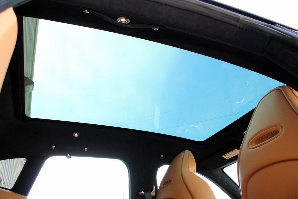 Used 2021 Aston Martin DBX image 23