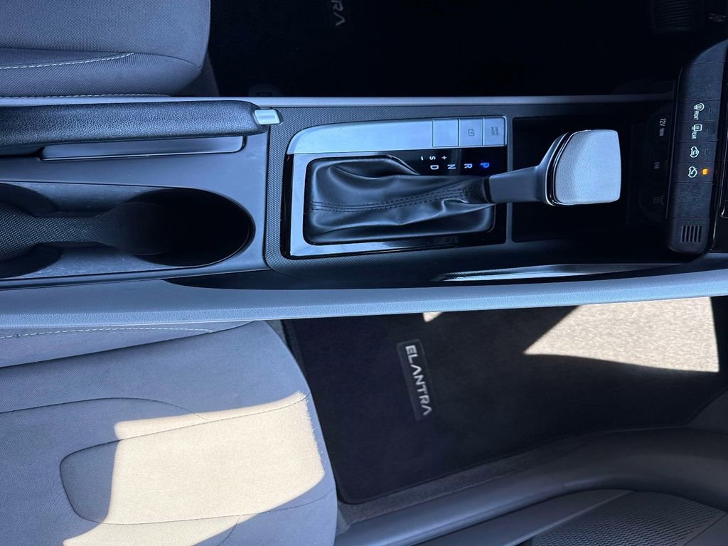 Used 2024 Hyundai Elantra SEL image 23